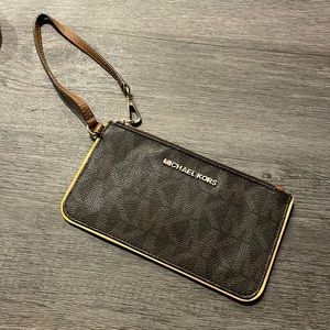 Michael Kors wristlet- like new
